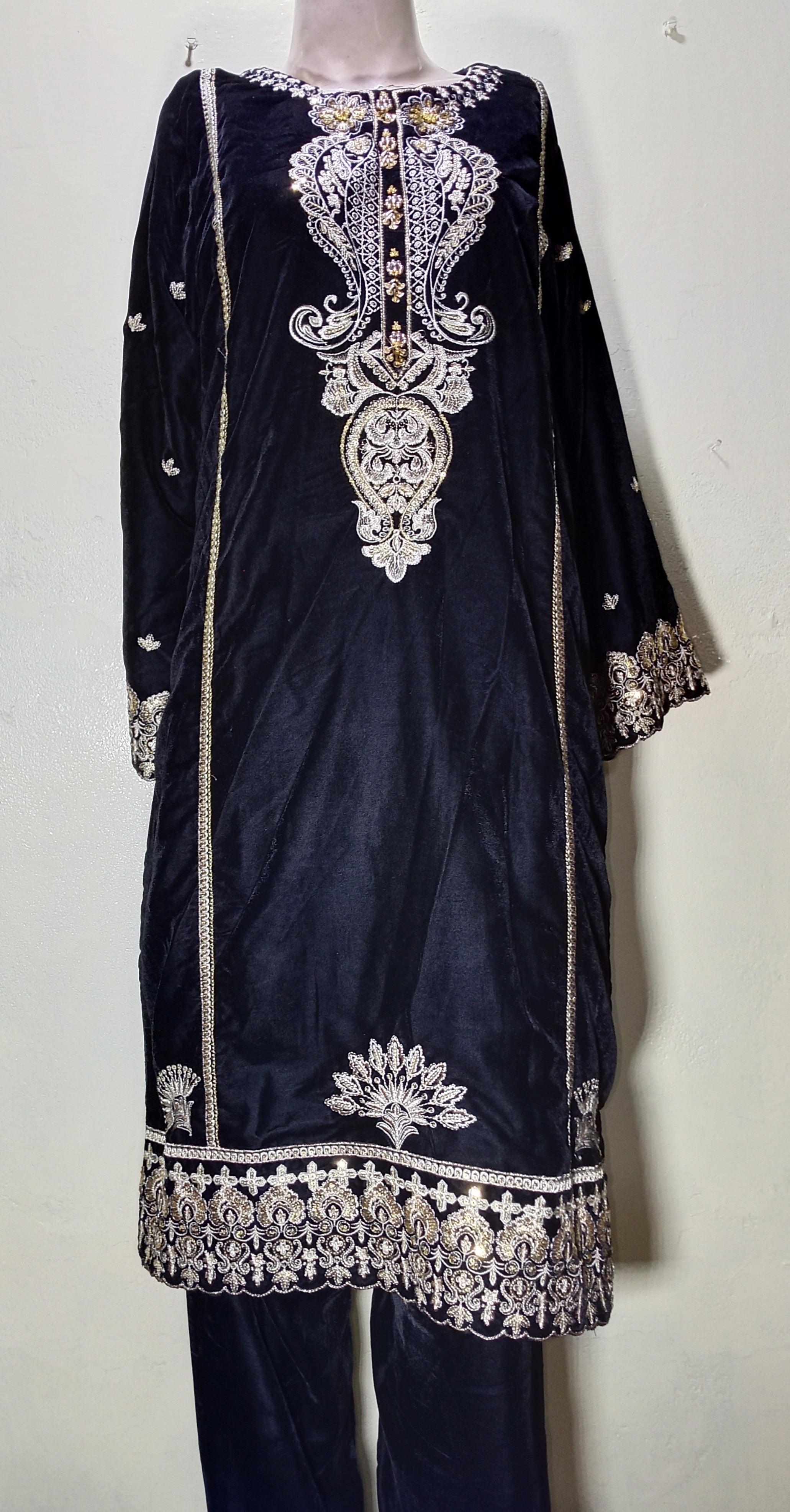 *Midnight Royal – Embroidered Velvet 2-Piece Suit*