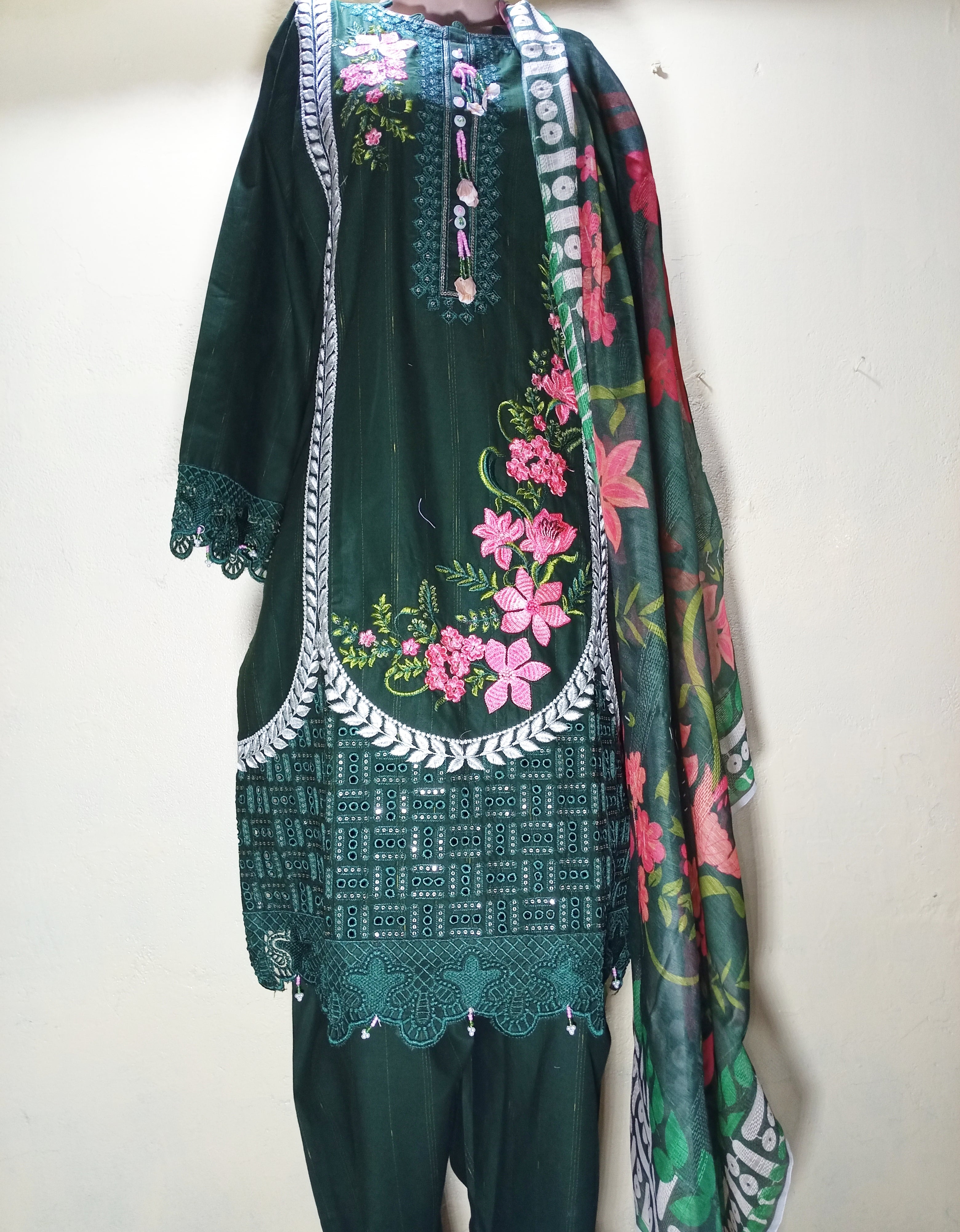 Floral Katry Elegance – 3 Piece Lawn Suit