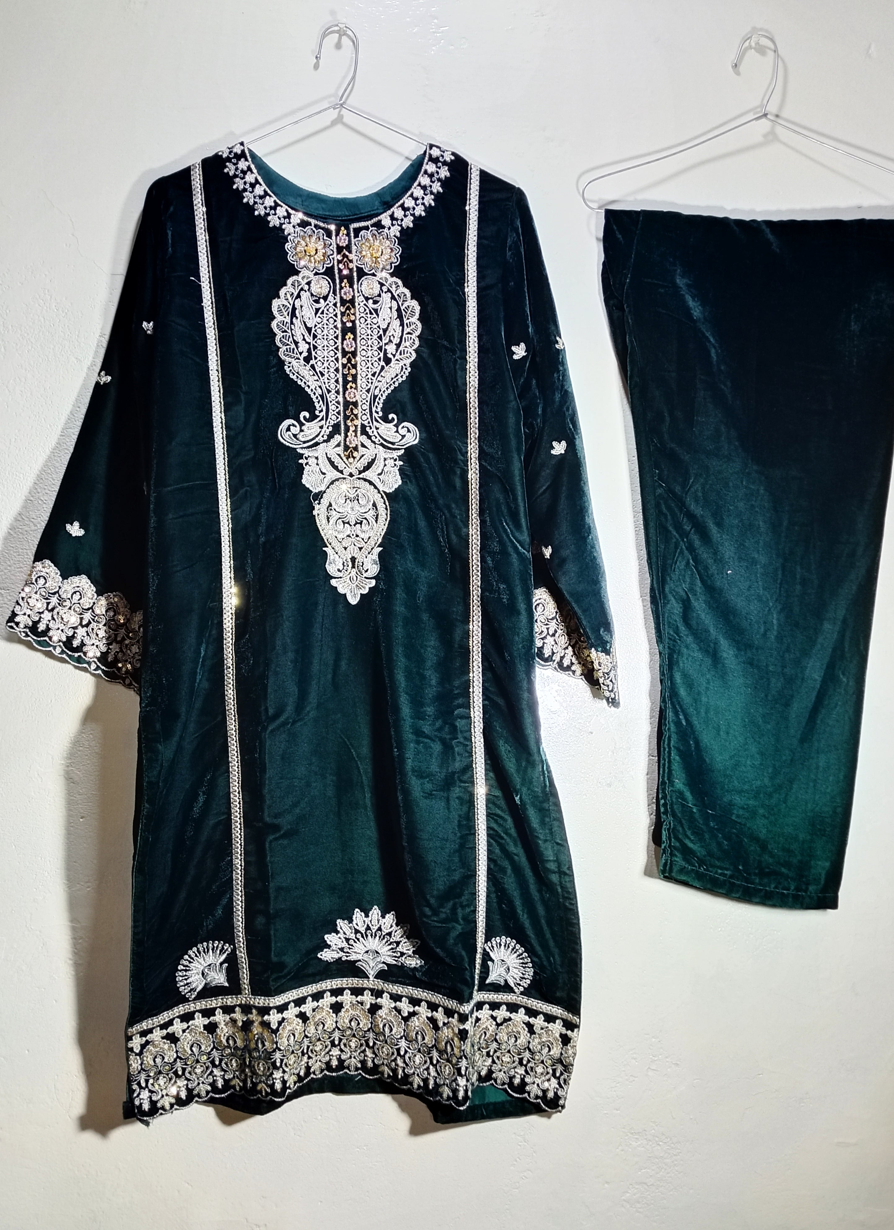 *Emerald Opulence – Velvet Embroidered 2-Piece Suit*