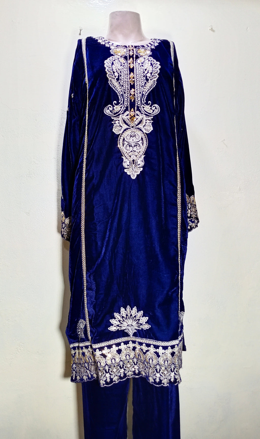 *Midnight Royal – Embroidered Velvet 2-Piece Suit*