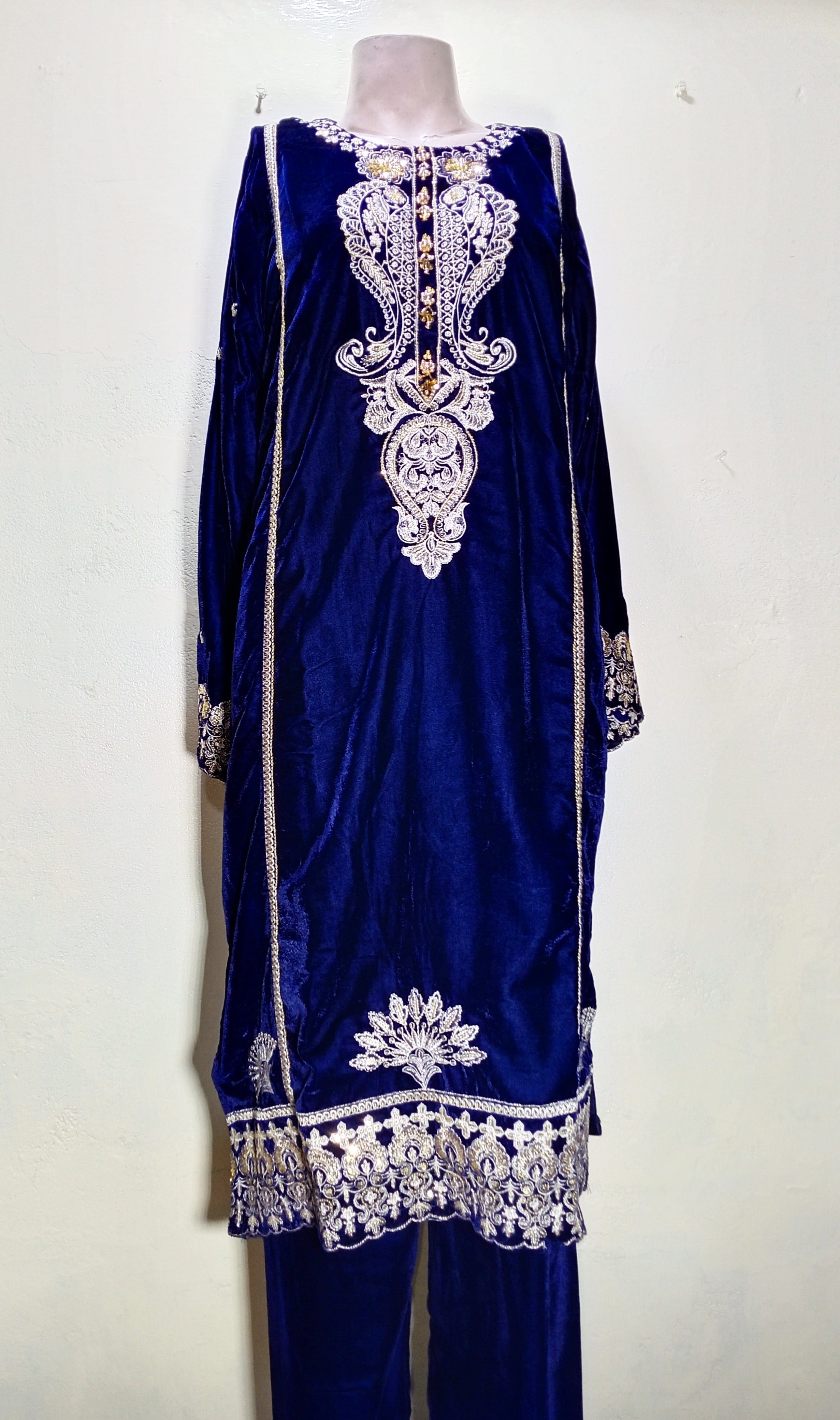 *Midnight Royal – Embroidered Velvet 2-Piece Suit*